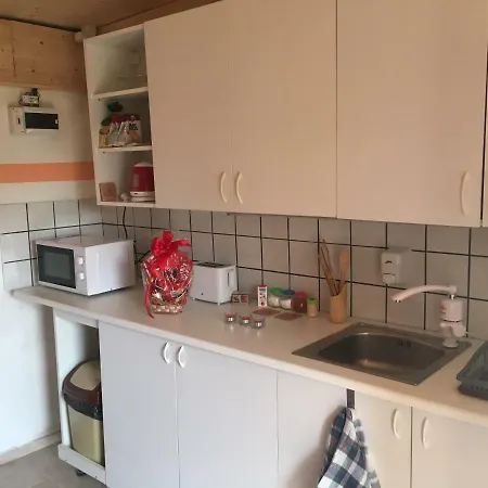 Hajnal Vendeghaz A Tavaknal Sarkeresztes