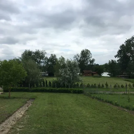 Hajnal Vendeghaz A Tavaknal Sarkeresztes