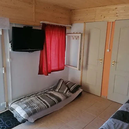 Hajnal Vendeghaz A Tavaknal Guest house Sarkeresztes