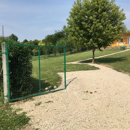 Hajnal Vendeghaz A Tavaknal * Sarkeresztes